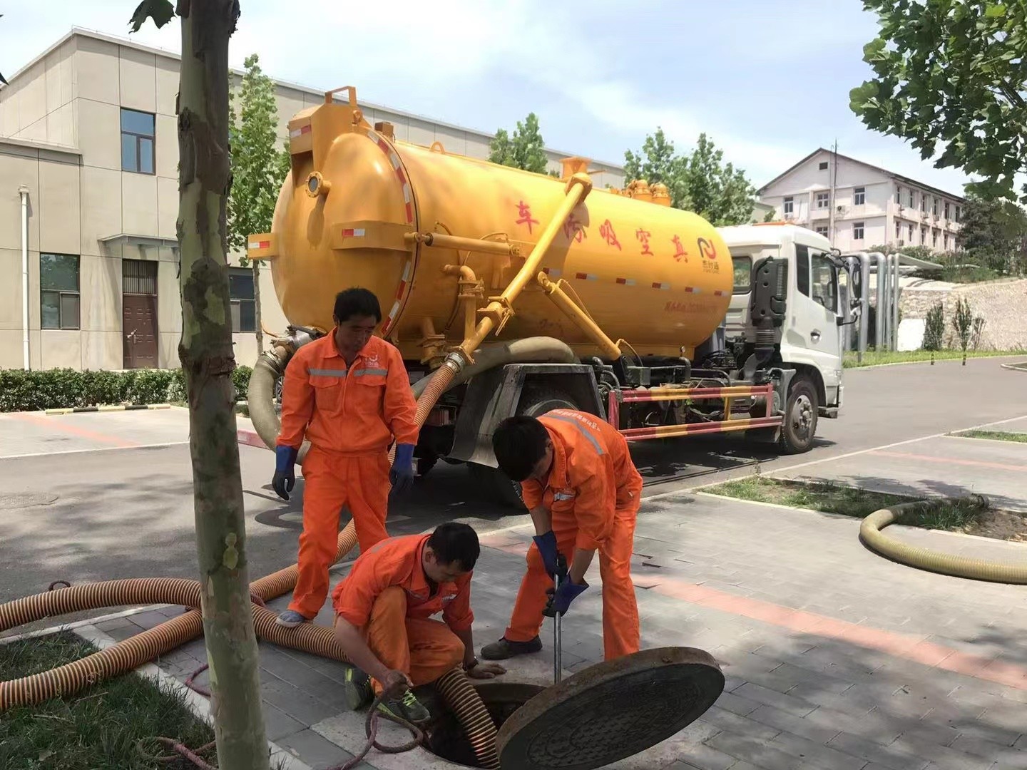 西夏化粪池清理与5-8吨吸粪车施工效率分析